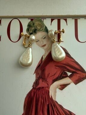 Les Bernard Vintage Gold-Tone Pearl Teardrop Clip-On Earrings